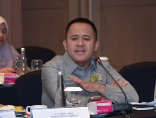 Mufti Anam Desak Pemerintah Evaluasi Harga BBM, Harga Minyak Dunia Turun Empat Persen  
