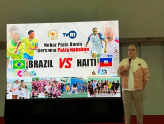 Dari Nobar Brasil vs Haiti, Putra Nababan Titipkan Harapan Kebangkitan Sepak Bola pada Generasi Muda Jakarta Timur
