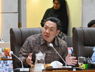 DPR Minta Kejagung Rampungkan Kasus Hukum Motor Listrik BGN Sebelum Dihibahkan ke Guru Honorer