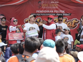 Jalan Sehat Bulan Bung Karno di Pangandaran, Ida Nurlaela Ajak Generasi Muda Teladani Pemikiran Bung Karno