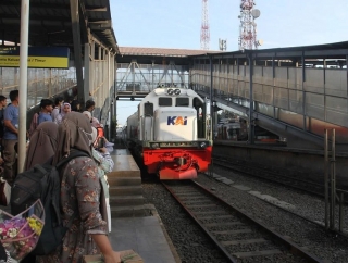 Lasarus Dorong Pengelolaan Operasional Kereta Api Diserahkan Sepenuhnya Kepada PT KAI