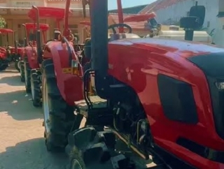 Sadarestuwati Salurkan Bantuan Traktor dan Combine Harvester Kepada Kelompok Tani