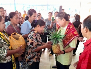 Bukan Bingkisan Mewah, Ketulusan Warga Sibiru-biru Beri Oleh-Oleh Hasil Bumi Bikin Sofyan Tan Terharu