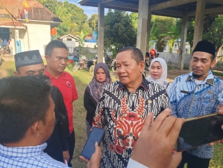 Dorong Mutu Pendidikan, Rapidin Simbolon Salurkan Beasiswa PIP untuk Ratusan Pelajar SD di Mandailing Natal