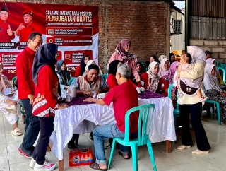DPC PDI Perjuangan Jepara Gelar Pengobatan Gratis dan Dapur Marhaen untuk Masyarakat