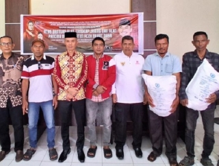 Jamaluddin Idham Salurkan Bantuan Alat Tangkap Ikan Ke Sejumlah Nelayan di Abdya