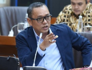 Deddy Sitorus Desak Pemerintah Pusat Ambil Alih Penanganan Karhutla di Kalimantan dan Sumatera