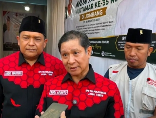 BAGUNA PDI Perjuangan Jawa Timur Buka Posko Pelayanan Untuk Muktamirin Muktamar ke-35 NU di Jombang