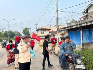 PDI Perjuangan Kuansing Bagikan 2.500 Masker, Satria: Kurangi Aktivitas di Luar Ruangan Terbuka