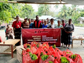 Perempuan PDI Perjuangan Salurkan Bantuan Sembako untuk Korban Gempa di Ende