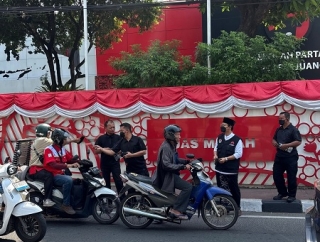BAMUSI PDI Perjuangan Bergerak Bagikan Masker Untuk Warga Terdampak Abu Anak Krakatau