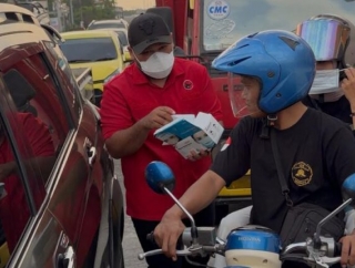 Antisipasi Dampak Buruk Abu Vulkanik, Banteng Kabupaten Serang Bagikan Masker ke Masyarakat