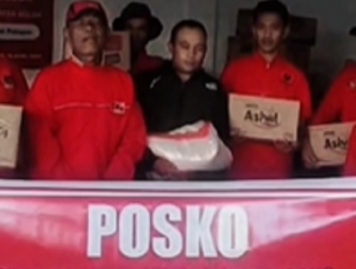 Banteng Kabupaten Solok Bersama Baguna DPP PDI Perjuangan Bantu Warga Terdampak Banjir Bandang