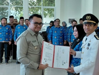 Bupati Kukar Desak Camat Anggana Cari Solusi Kelangkaan Air Bersih