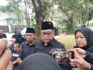 Guruh Soekarnoputra Tutup Usia, PDI Perjuangan Instruksikan Kibarkan Bendera Setengah Tiang