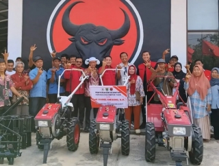 Varel Oriano Salurkan Alsintan dan Jaringan Irigasi Untuk 15 Kelompok Tani di Dharmasraya