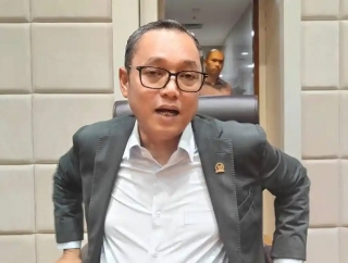 Deddy Sitorus: Penanda Kelulusan Itu Sejak Jaman Batu Ya Ijazah