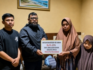 Jamaludin Idham Serahkan Bantuan Rp10 Juta Untuk Pasien Penyintas Tumor