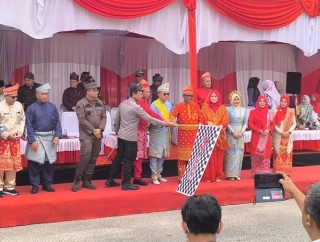 Semangat Nusantara Membara! 10 Ribu Peserta Padati Kirab Budaya Pelalawan