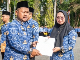 Bupati Gresik Serahkan SK PPPK Paruh Waktu dan Pastikan TPP PNS Tak Dipotong