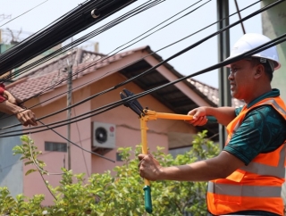 Tri Adhianto Kembali Potong Kabel Udara Semrawut, Kini Giliran Jalan Pangeran Jayakarta