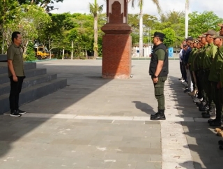 Instruksikan Aparat Kawal SPBU, Bupati Jembrana Pastikan Antrean BBM Tetap Tertib