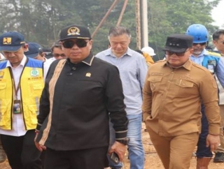 Lasarus Tinjau Sejumlah Proyek Strategis di Kubu Raya