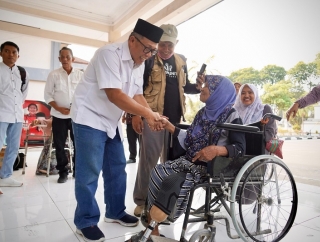 Komitmen Hadir untuk Kelompok Rentan, Abidin Fikri Salurkan Bantuan ATENSI di Bojonegoro dan Tuban