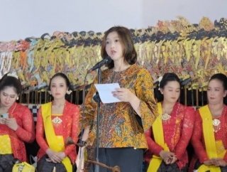 Gelar Wayang Kulit di Magelang, Vita Ervina Gelar Sosialisasi Program KB dan Kebudayaan
