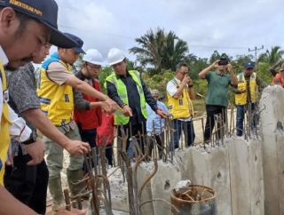 Lasarus Sesalkan Penanganan Longsor di Tebing Sungai Kapuas yang Pakai Anggaran Negara Saat Ini Sudah Hancur