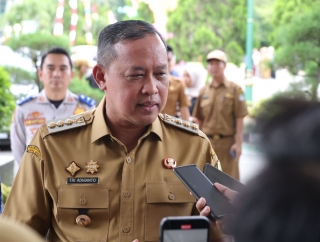 Tri Adhianto Salurkan Peralatan Usaha untuk Dorong Kemandirian UMKM Perempuan di Rawalumbu