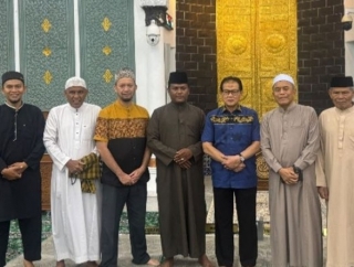 Rokhmin Dahuri Teguhkan Nilai Spiritual di Masjid Raya Baiturrahman