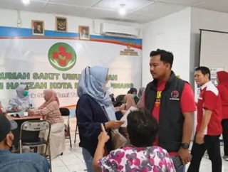 Rudi Center dan PDI Perjuangan Diapresiasi Pemkot, Sekitar 200 Warga Ikuti Operasi Katarak Gratis 