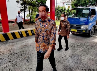 Jokowi Mendadak Tinjau Ketersediaan Stok BBM di Sanggaran