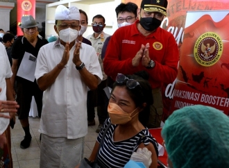 Koster Pantau Vaksinasi Booster Pertama di Wantilan DPRD 