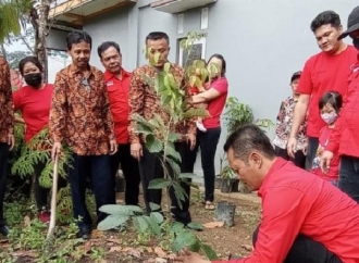 HUT Partai & Bu Mega, Banteng Purworejo Tanam Seribu Pohon