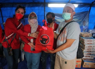 BBHAR PDI Perjuangan Bantu Korban Kebakaran Pasar Gembrong