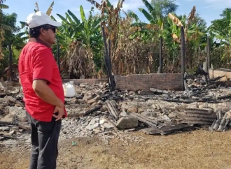 Sirojudin Beri Bantuan ke Korban Kebakaran di Desa Cempeh
