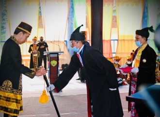Jokowi Dianugerahi Gelar Kehormatan Kesultanan Buton