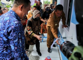 Risma Resmikan Fasilitas Instalasi Air Bersih di Serang