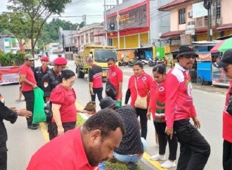 PDI Perjuangan Manokwari Penghijauan & Bersih-bersih Jalan