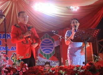 Karolin & Cornelis Hadiri Puncak Perayaan Imlek di Ngabang