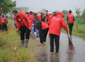 Hujan Petir, Sedulur TB Hasanuddin Tanam Pohon Bersih Sungai