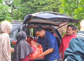 Dwinan Rahmandi Bagikan Bantuan ke Korban Bencana Banjir di Lampung Tengah