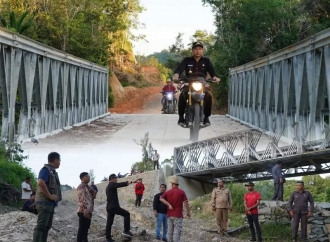 Bupati Kapuas Hulu Tinjau Hasil Peningkatan Jalan Desa Seberu-Nanga Lungu