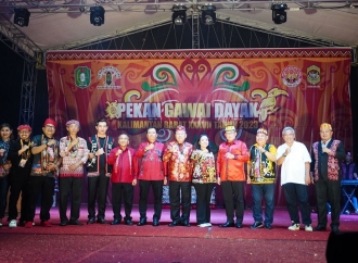 Lasarus Sumbang Rp80 Juta untuk Pekan Gawai Dayak ke-37