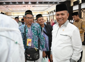 Samsu Lepas Keberangkatan Calon Jemaah Haji Kloter 2 Embarkasi Makassar