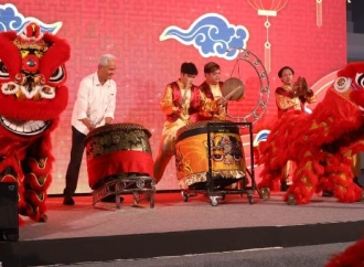 Ganjar Pranowo Unjuk Kebolehan Ikut Bermain Barongsai