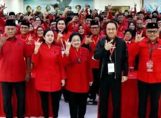 Rakernas PDI Perjuangan Ditutup dengan Salam Metal Megawati Bersama Kader