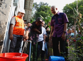 Gardu Ganjar Distribusikan Air Bersih ke Masyarakat di Ciomas